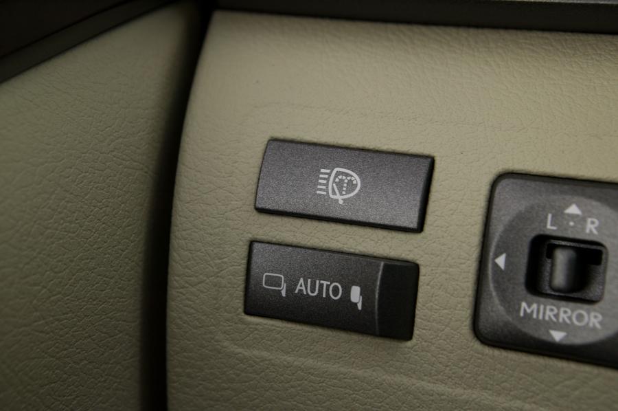  Lexus LX570 2008 года  (фото 76 из 221)
